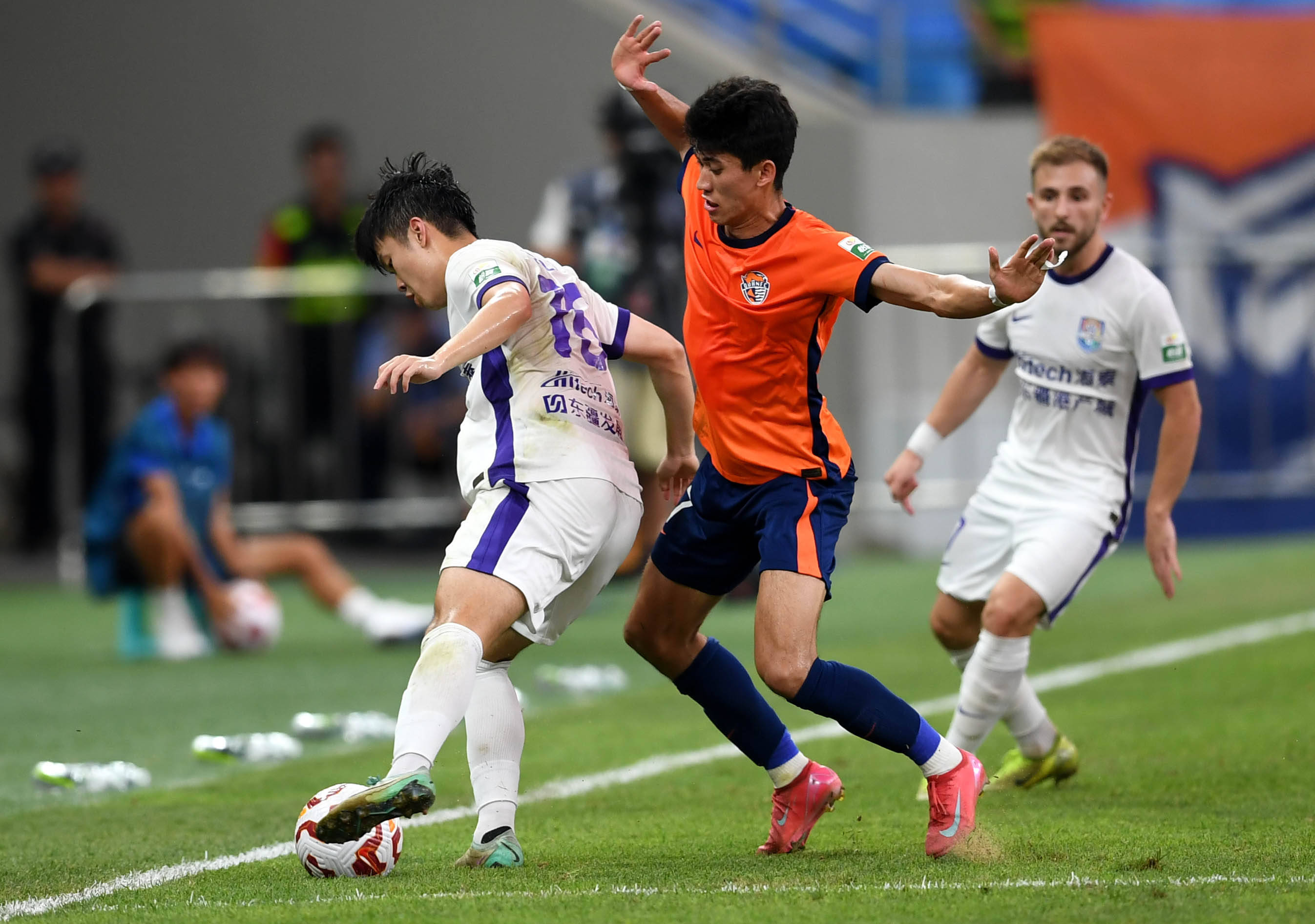 处于关键的 处于关键的